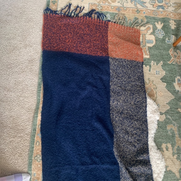 NWT Faded Glory Navy and Orange Oblong Scarf - Picture 7 of 9
